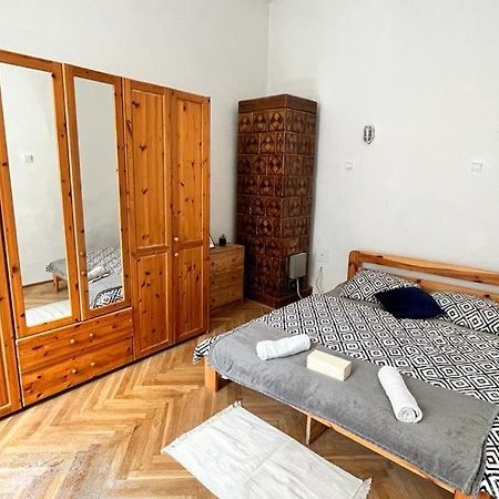 Nice Bedroom Near The Bus And Train Station クラクフ エクステリア 写真