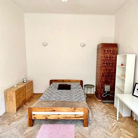 Nice Bedroom Near The Bus And Train Station クラクフ エクステリア 写真