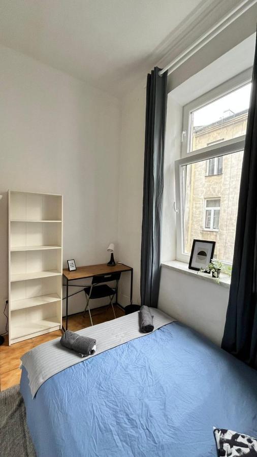 Nice Bedroom Near The Bus And Train Station クラクフ エクステリア 写真