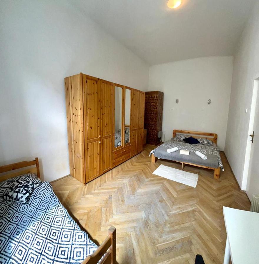 Nice Bedroom Near The Bus And Train Station クラクフ エクステリア 写真