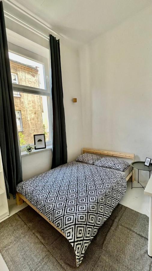 Nice Bedroom Near The Bus And Train Station クラクフ エクステリア 写真