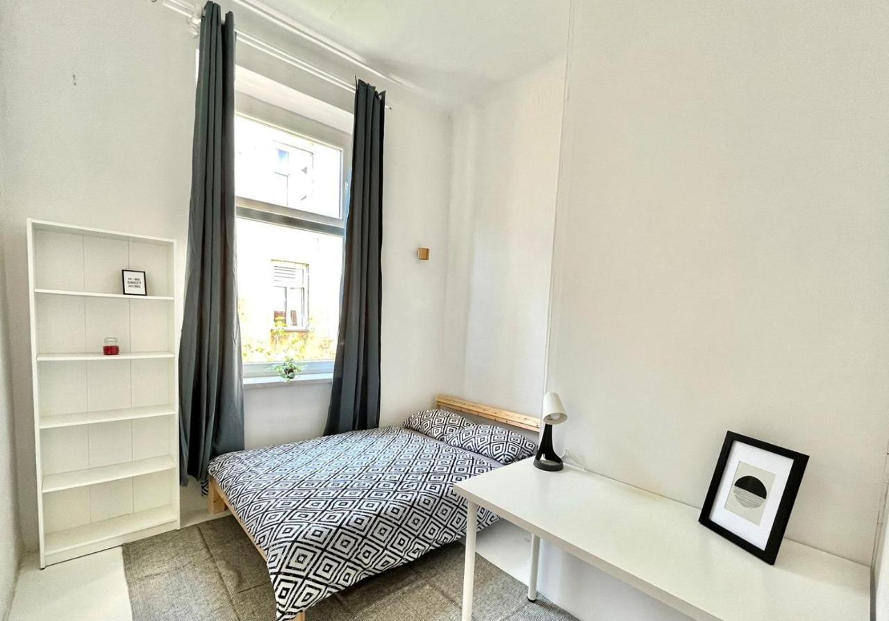 Nice Bedroom Near The Bus And Train Station クラクフ エクステリア 写真