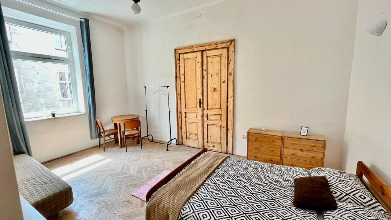 Nice Bedroom Near The Bus And Train Station クラクフ エクステリア 写真