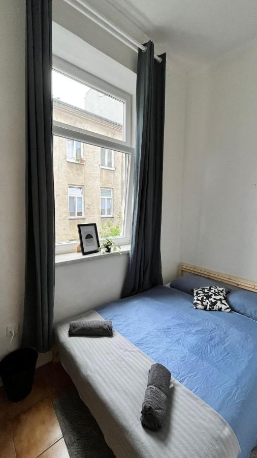 Nice Bedroom Near The Bus And Train Station クラクフ エクステリア 写真