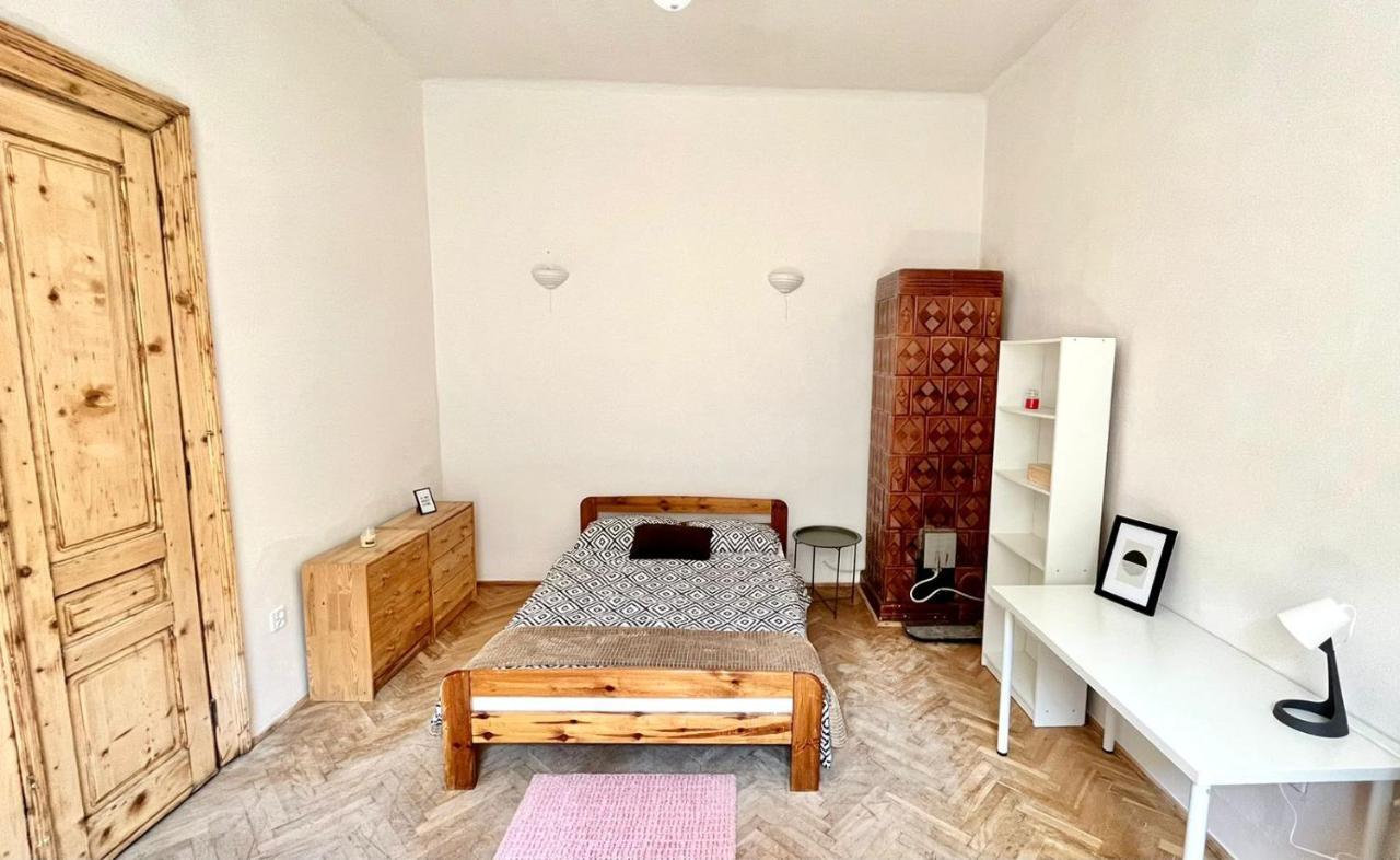 Nice Bedroom Near The Bus And Train Station クラクフ エクステリア 写真