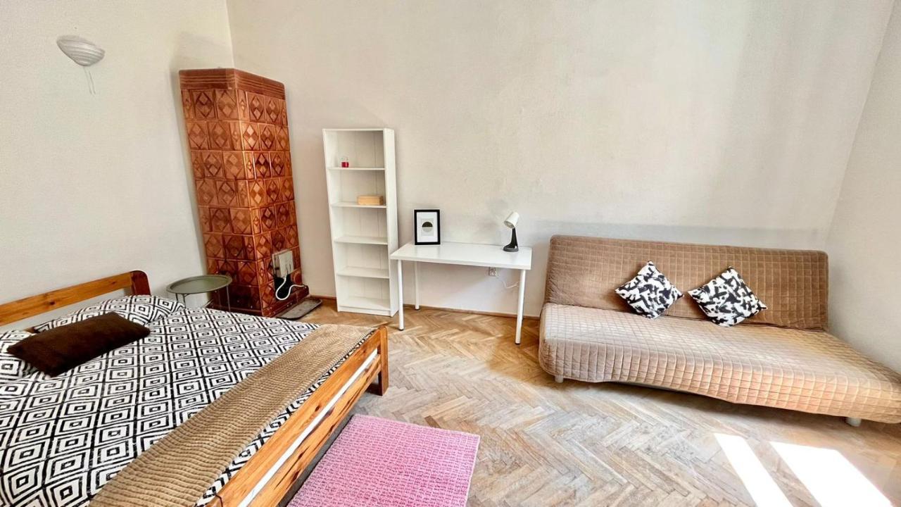Nice Bedroom Near The Bus And Train Station クラクフ エクステリア 写真